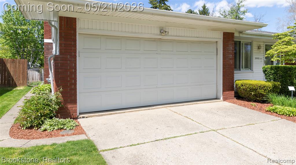 2445 Liverpool, Auburn Hills, MI 48326 — Photo 12