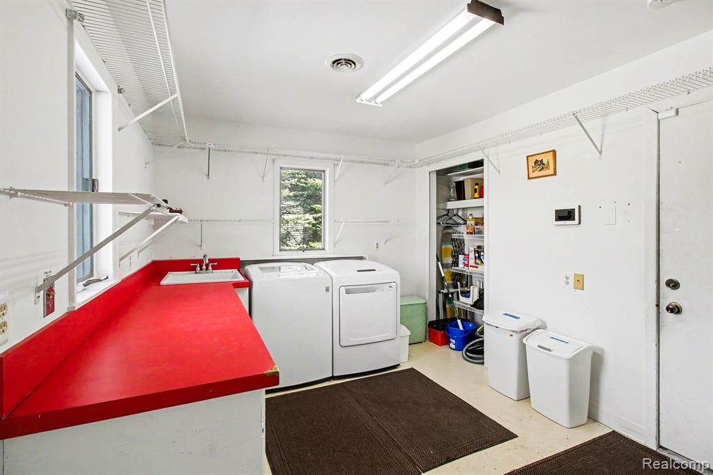 8783 SKYLANE Drive, Brighton, MI 48114 — Photo 14