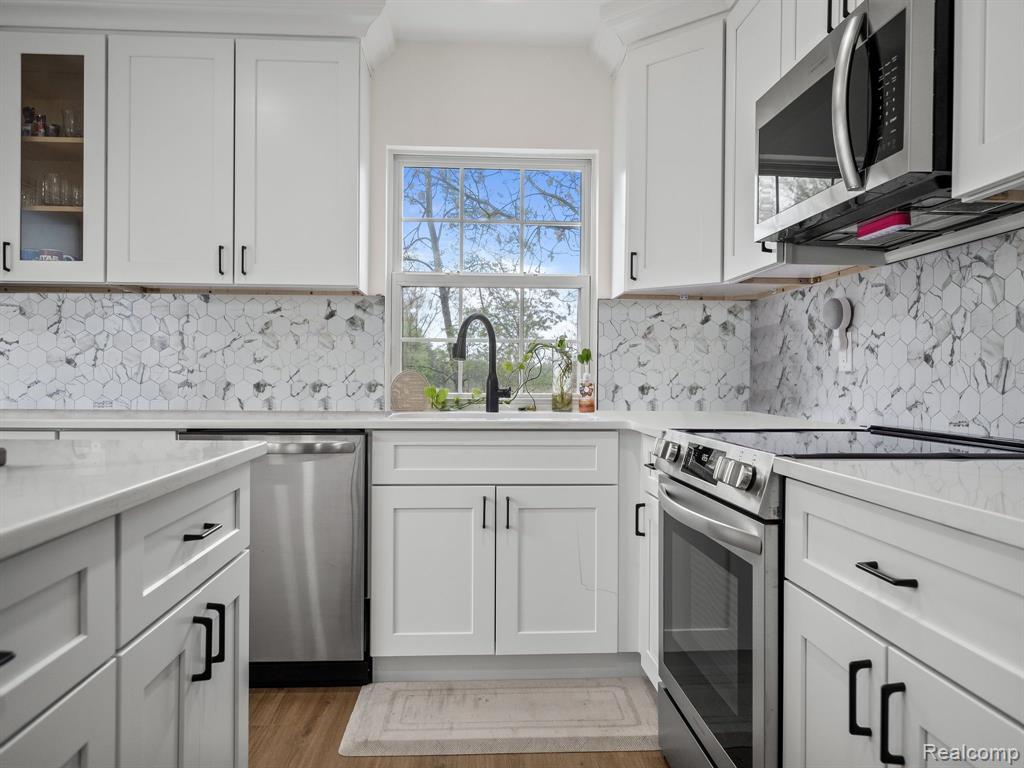 4105 STANMOOR Drive, Waterford, MI 48329 — Photo 18