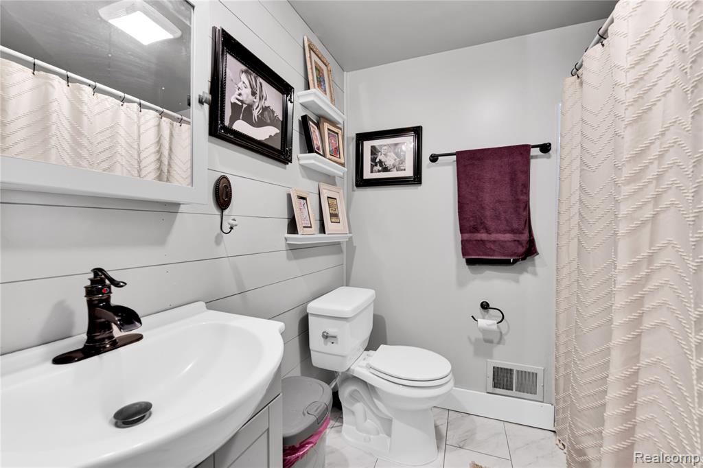 4826 Evans Court, Trenton, MI 48183 — Photo 19