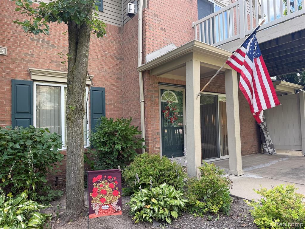 276 Marigold Circle, 18, Westland, MI