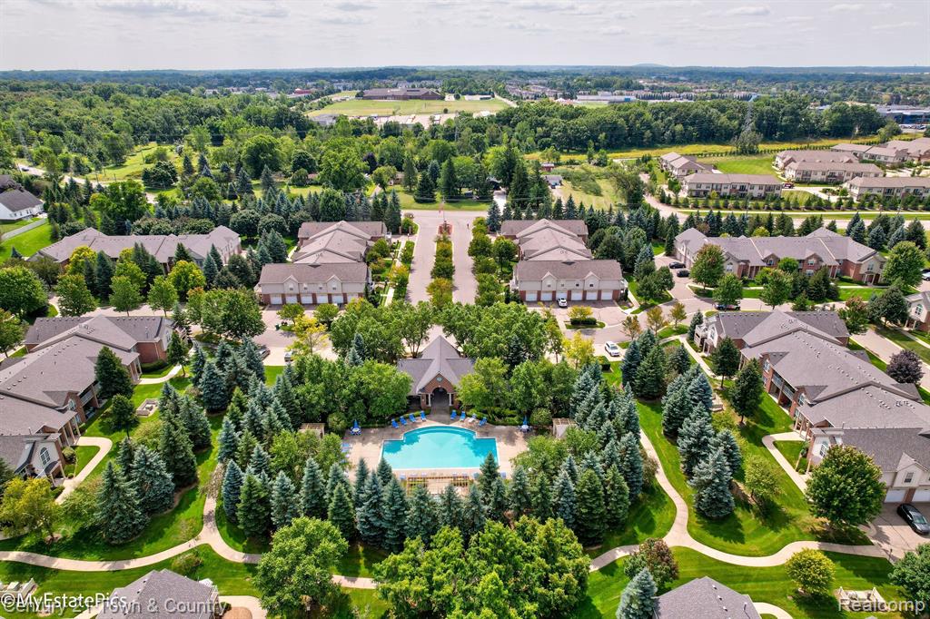 28104 CHESAPEAKE Circle, 334, Walled Lake, MI 48390 — Photo 27