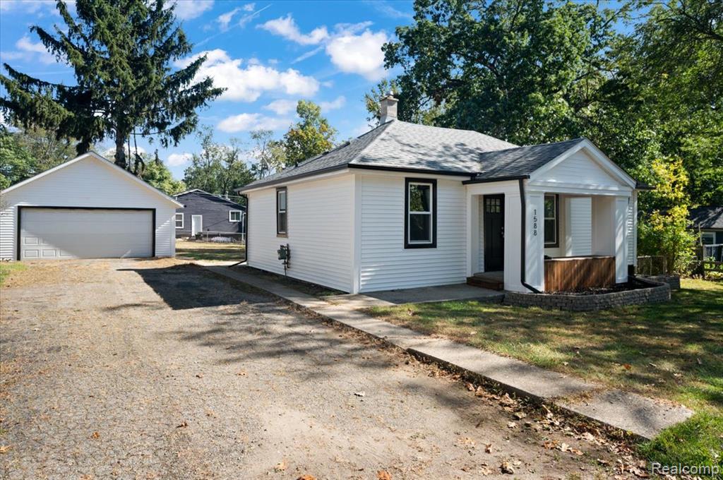 1588 Ladd Road, Wolverine Lake, MI 48390 — Photo 2
