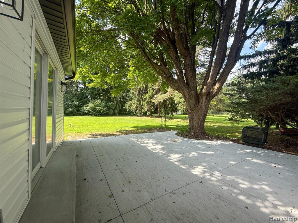 6076 Hugh Street, Burton, MI 48509 — Photo 25