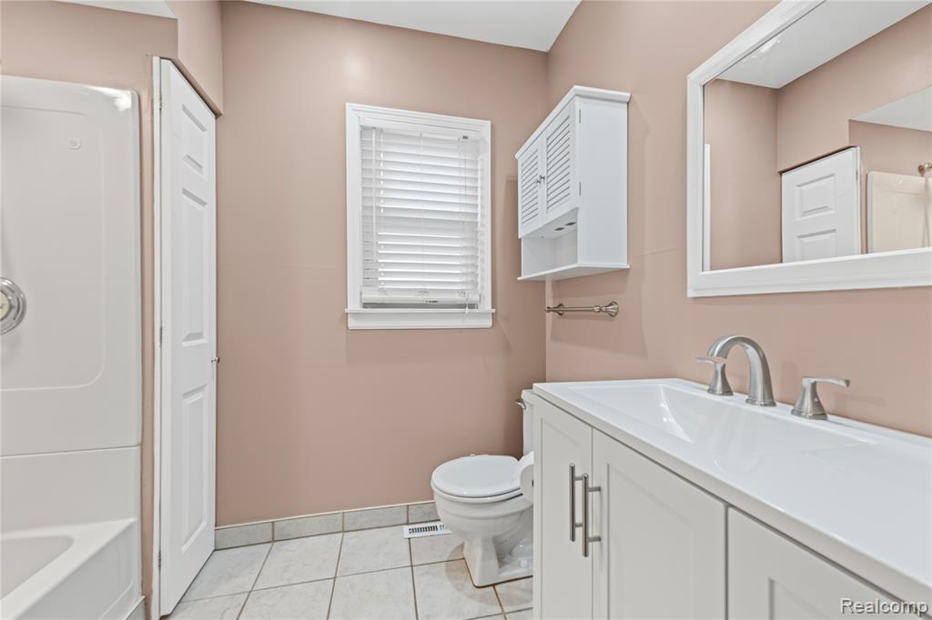 4369 Richalva Court, Waterford, MI 48329 — Photo 10
