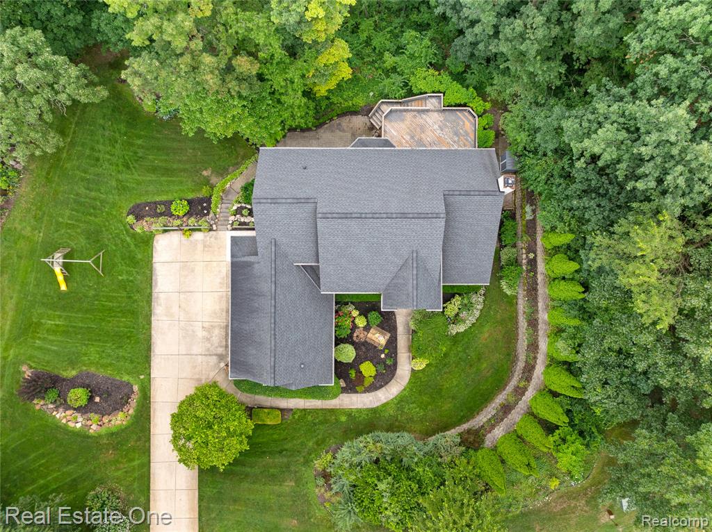 5471 Parkside Drive, Brighton, MI 48114 — Photo 38