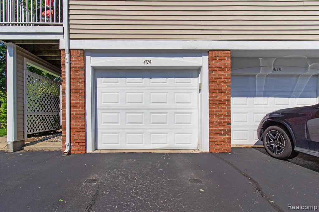 4174 BERKSHIRE Drive, Sterling Heights, MI 48314 — Photo 31
