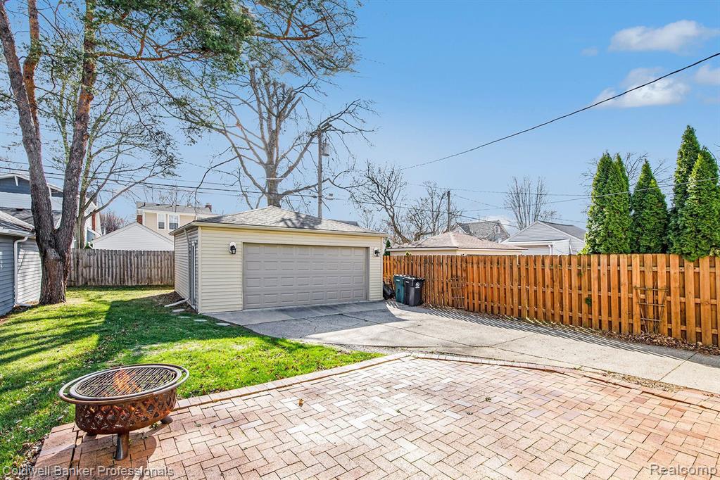 913 IRVING Avenue, Royal Oak, MI 48067 — Photo 24