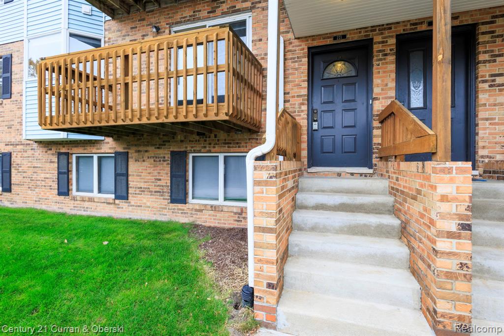 221 Pinewood Circle, Plymouth, MI 48170 — Photo 2