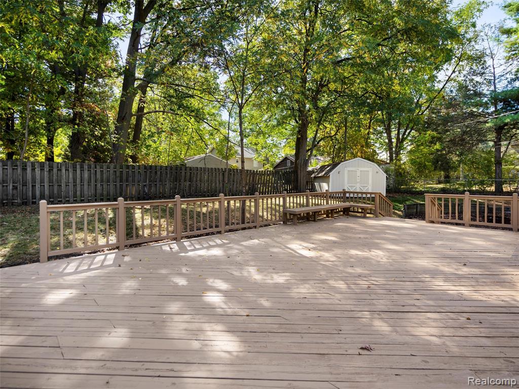 970 Golfview Drive, Lake Orion, MI 48362 — Photo 32