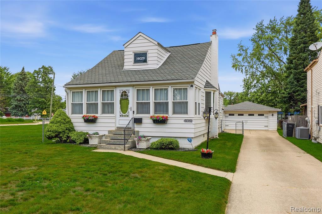 19029 Florian Street, Roseville, MI 48066 — front exterior