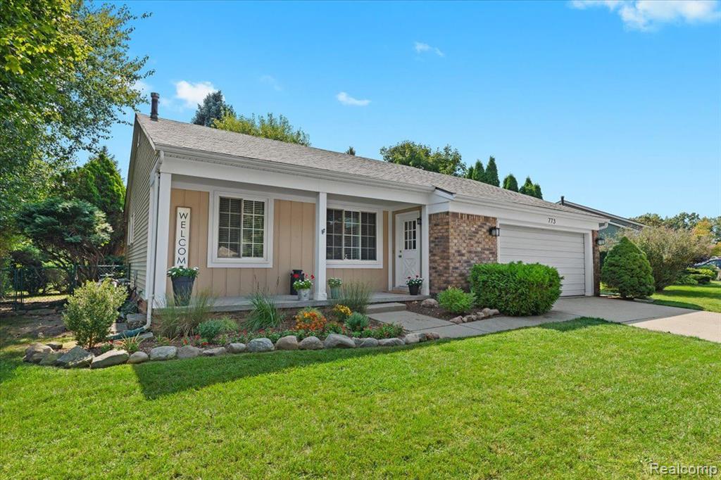 773 OAK RIDGE Drive, Brighton, MI 48116 — Photo 2