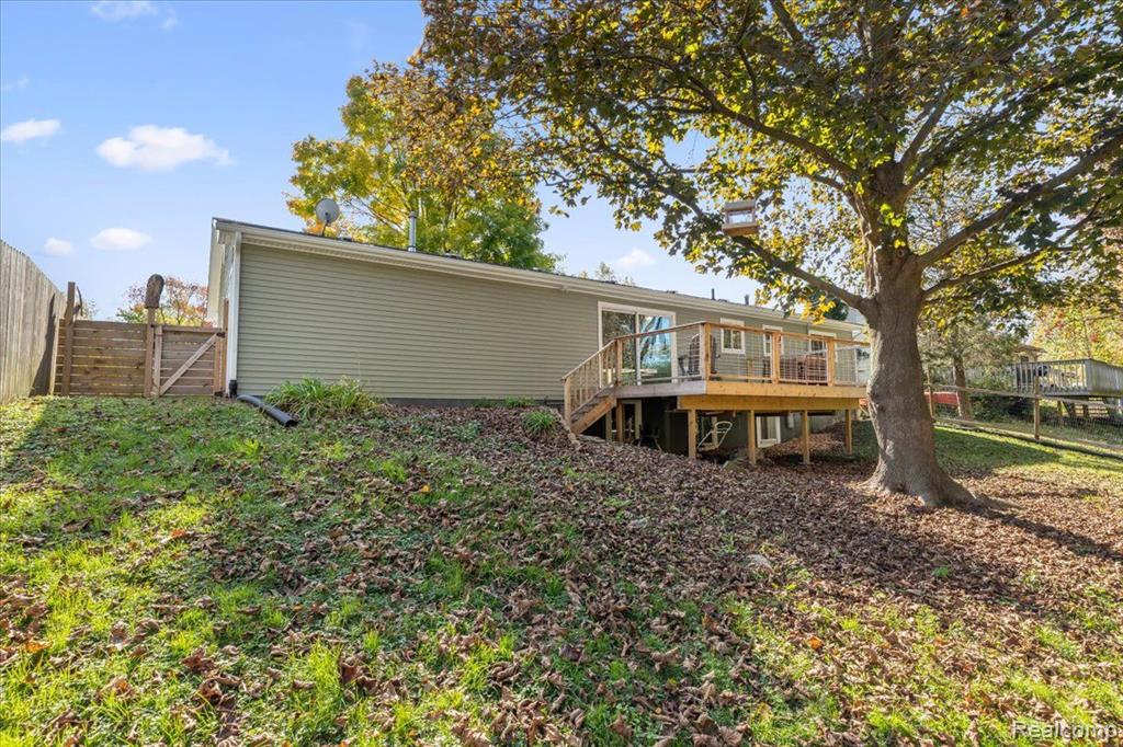 1960 VALLEY Drive, Ypsilanti, MI 48197 — Photo 22