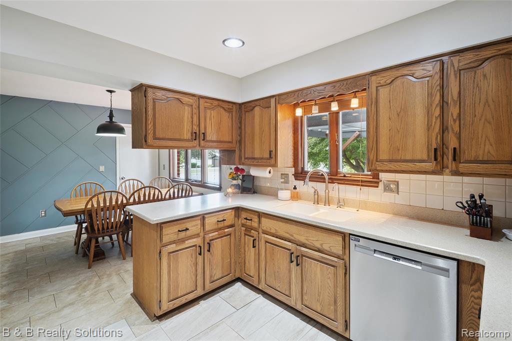 54675 Romeo Plank Road, Macomb, MI 48042 — Photo 18