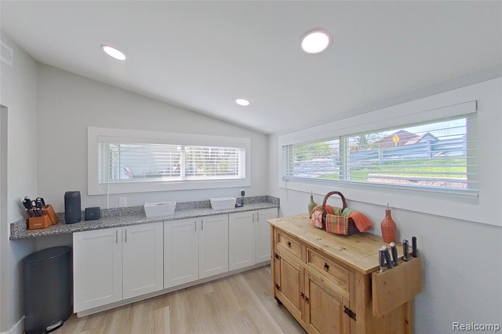 9388 DEXTER PINCKNEY, Pinckney, MI 48169 — Photo 10