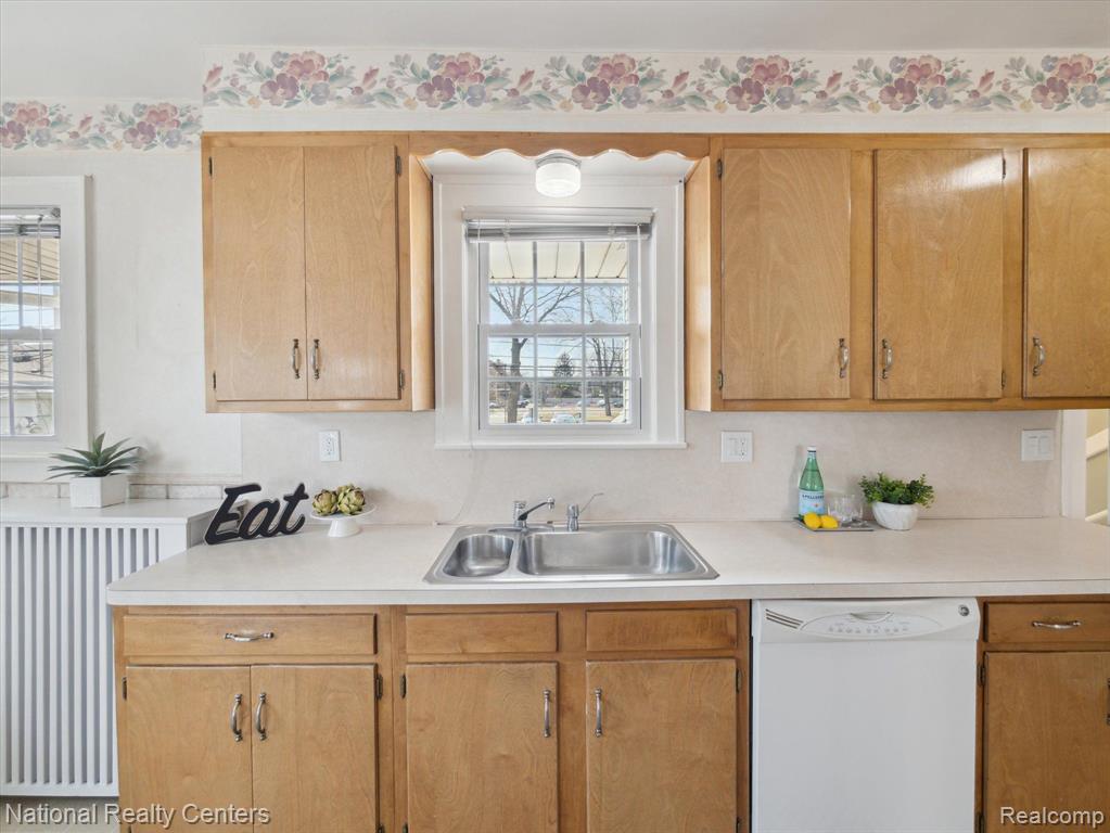 422 HENDRIE Boulevard, Royal Oak, MI 48067 — Photo 17