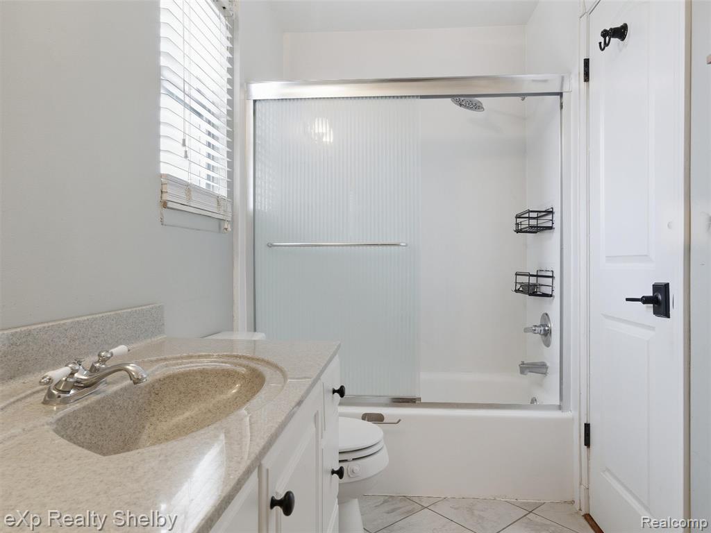 41670 Amberly Drive, Clinton Twp, MI 48038 — Photo 23
