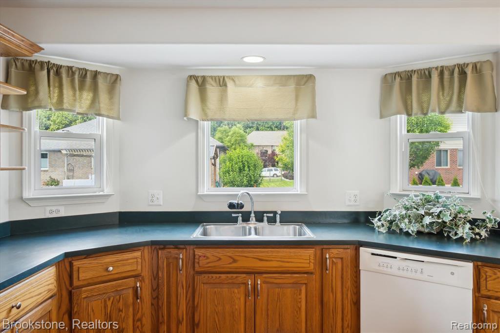 53329 SHAWN Drive, Chesterfield, MI 48047 — Photo 19