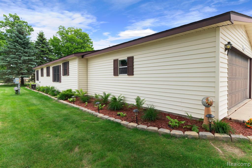 704 Webber Court, Linden, MI 48451 — Photo 4
