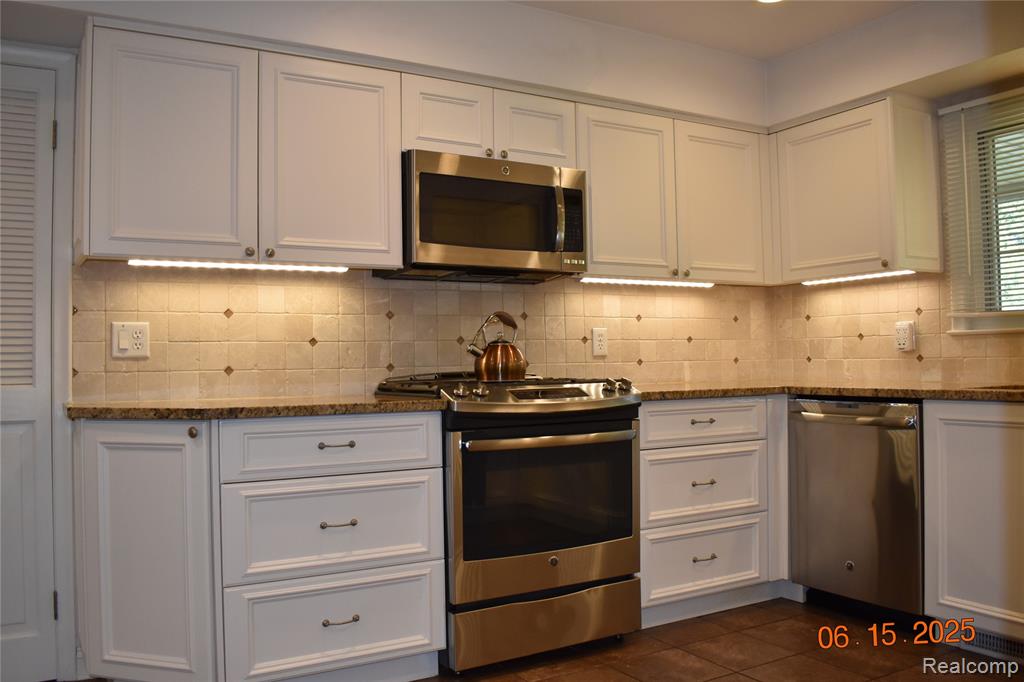 6560 Perham Drive, West Bloomfield, MI — Photo 29