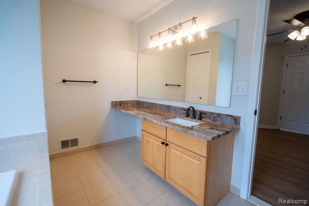 23869 McCort Drive, Flat Rock, MI 48134 — Photo 36
