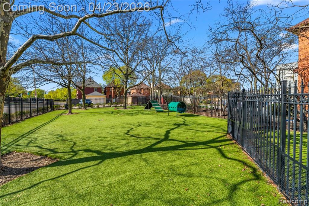 685 W Bethune Street, Detroit, MI 48202 — Photo 35