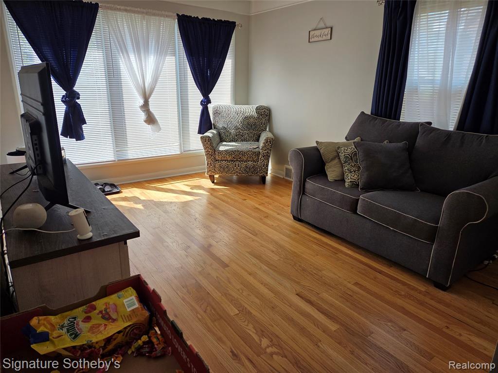 9320 Dixie, Redford, MI 48239 — Photo 2