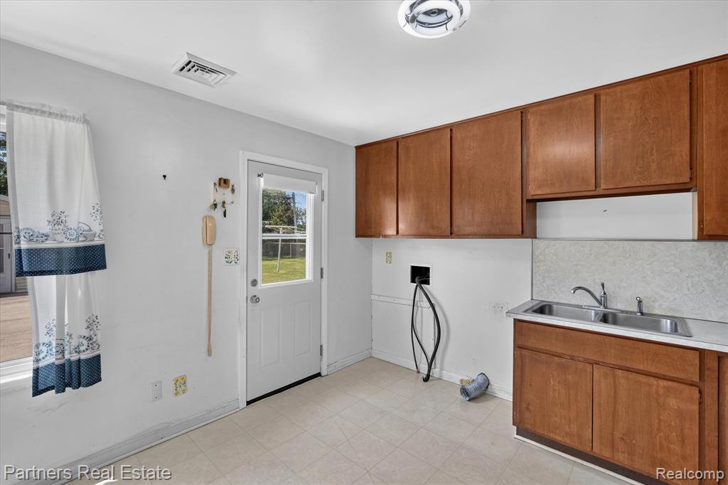 6134 Stephen, Brighton, MI 48116 — Photo 15