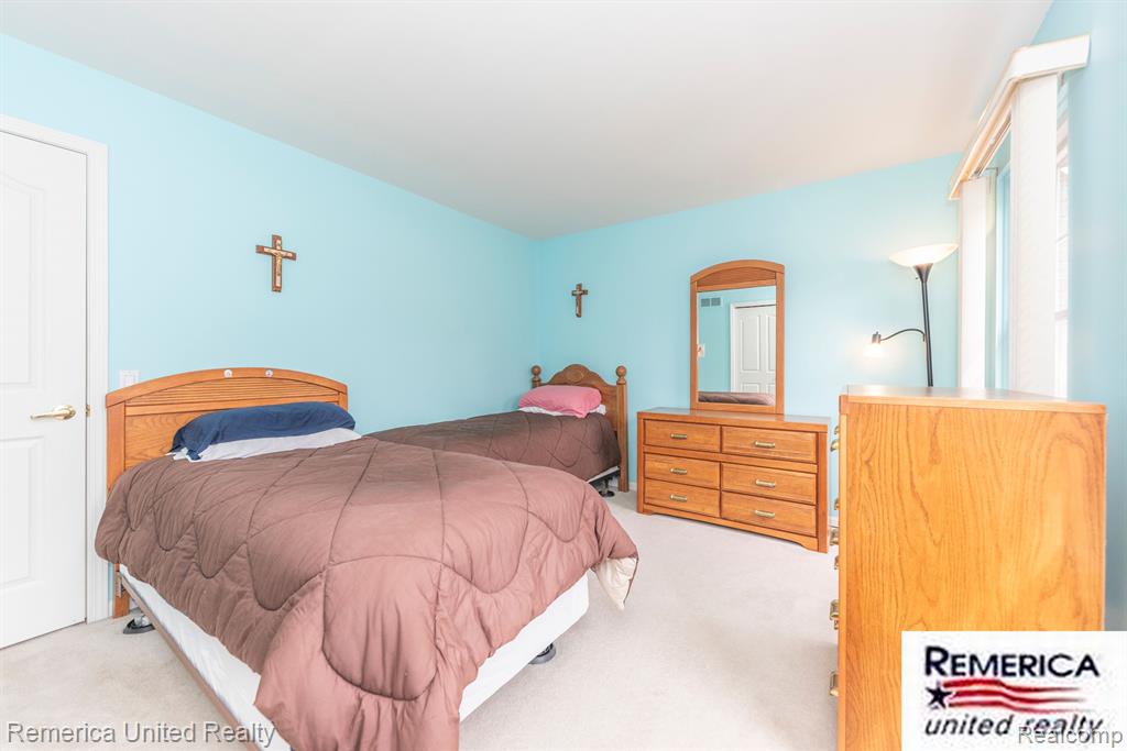 46206 LARCHMONT Drive, Canton, MI 48187 — Photo 35