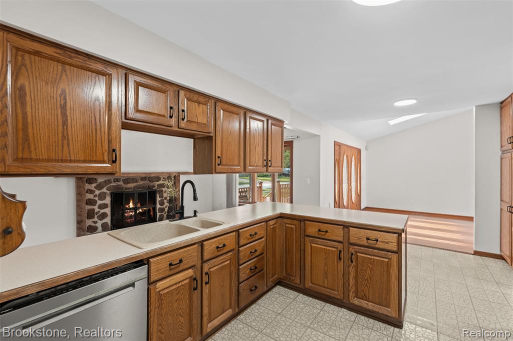 5315 Plymouth Street, Sterling Heights, MI 48310 — Photo 18