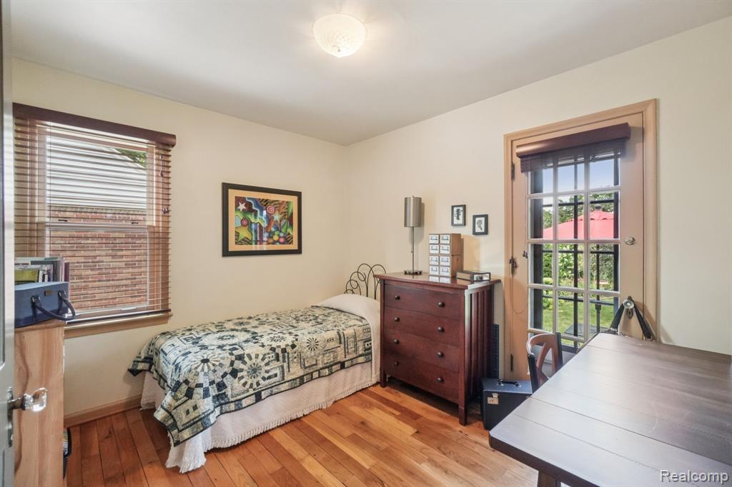 912 Cedar Hill Dr, Royal Oak, MI 48067 — Photo 11