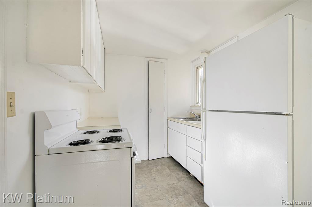 715 Thornapple Street, St. Clair, MI 48079 — Photo 17