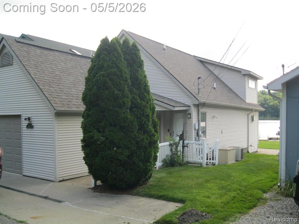 1873 LAKEVIEW Lane, Highland, MI