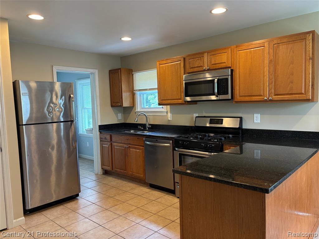 2875 Marlington Road, Waterford, MI — Photo 4