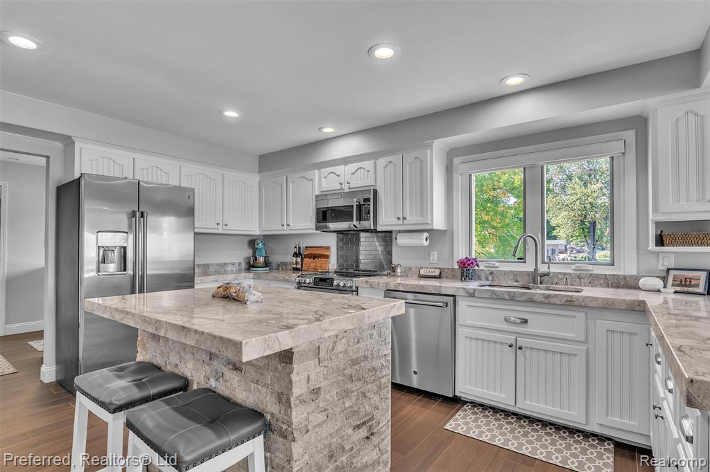 7660 Maceday Lake Road, Waterford, MI 48329 — Photo 24