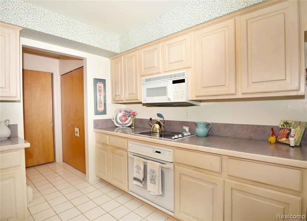 5550 Raven Road, Bloomfield Hills, MI 48301 — Photo 18