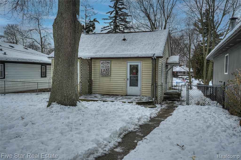 8421 Lagoon Street, Commerce Twp, MI 48382 — Photo 38