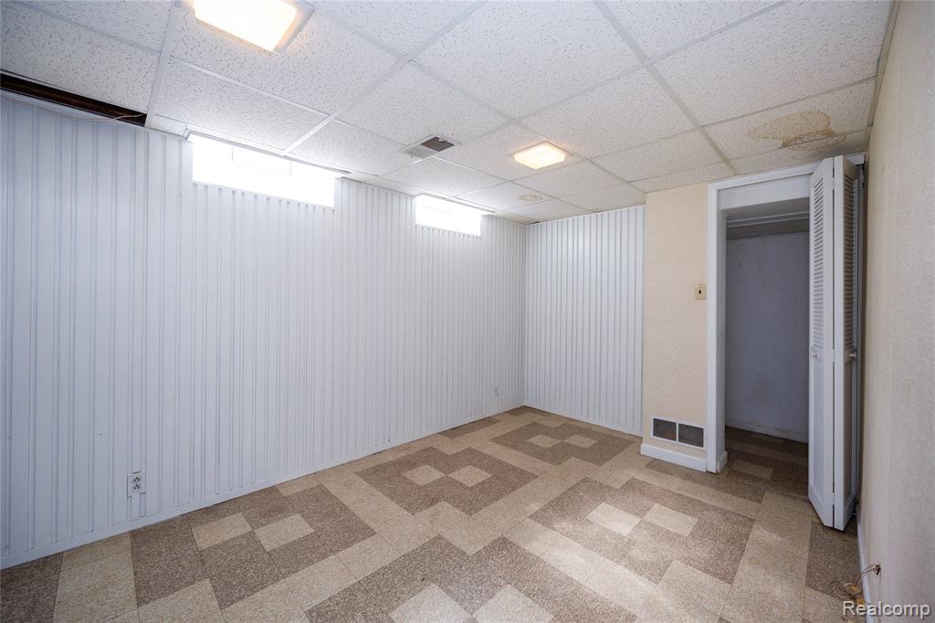 5646 Cambourne Street, Dearborn Heights, MI 48127 — Photo 41