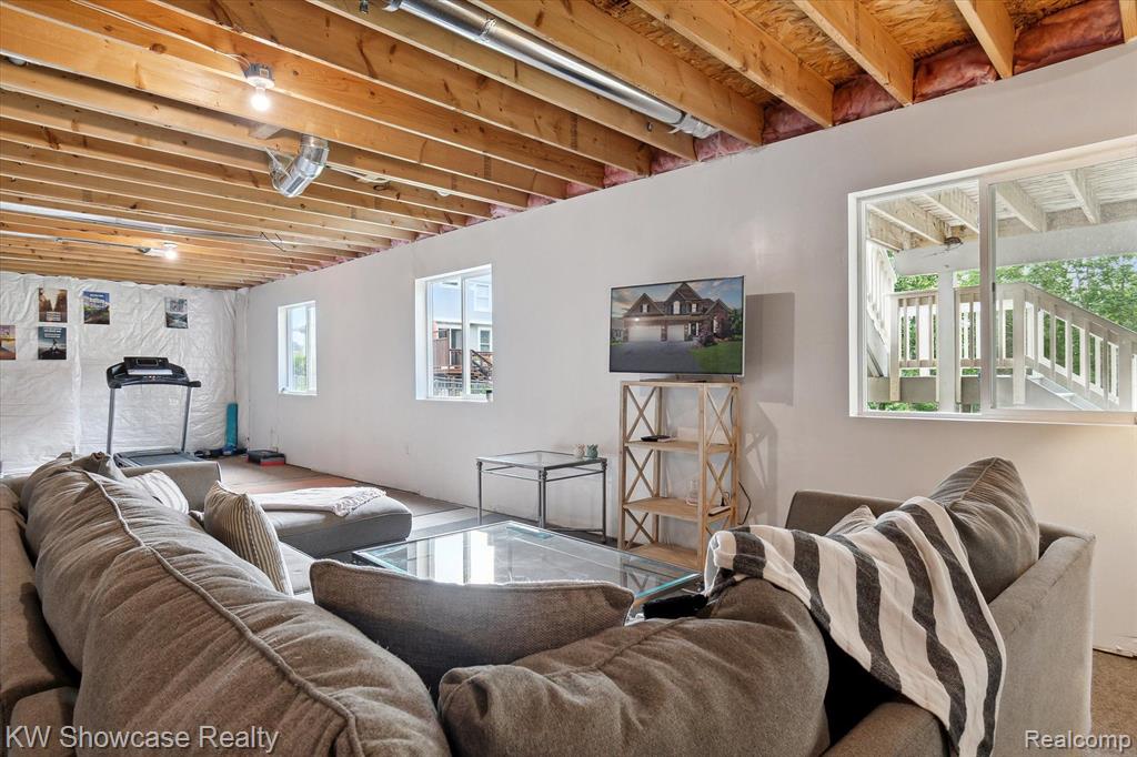 540 NAPA VALLEY Drive, Milford, MI 48381 — Photo 28