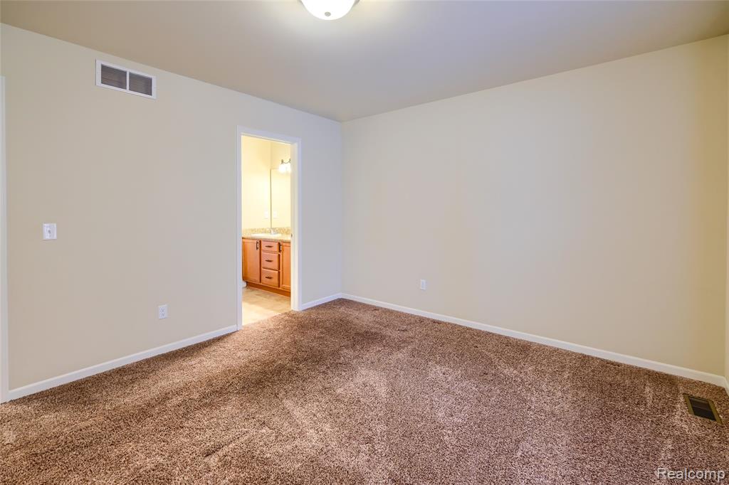 4503 Cross Creek Boulevard, Burton, MI 48509 — Photo 26