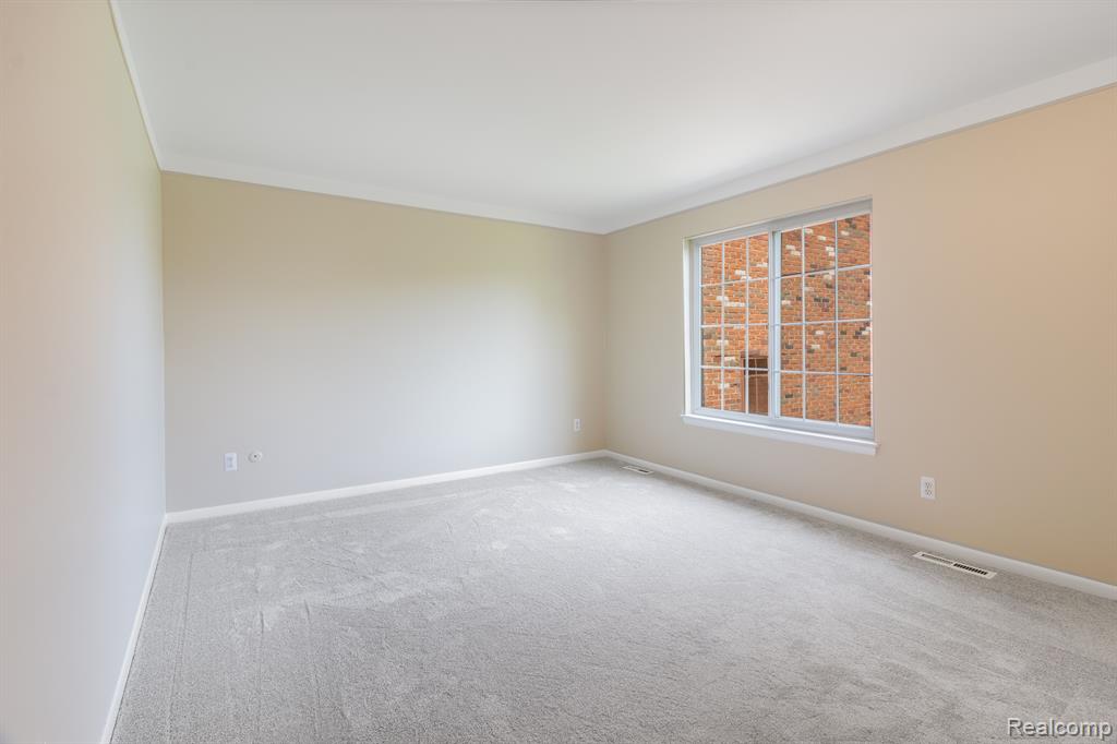 500 FOX HILLS Drive N, A-8, Bloomfield Hills, MI 48304 — Photo 16