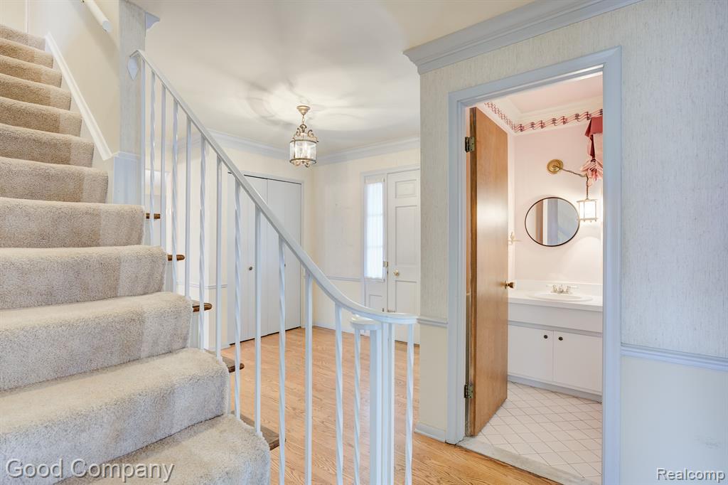 702 PARKMAN Drive, Bloomfield Hills, MI 48304 — Photo 10