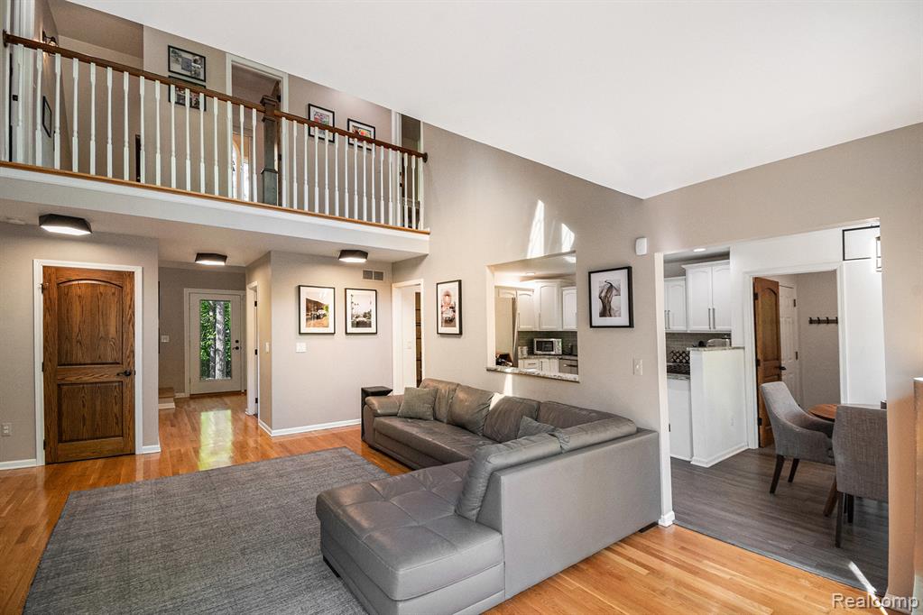8315 Woodland Circle, Goodrich Vlg, MI — Photo 8