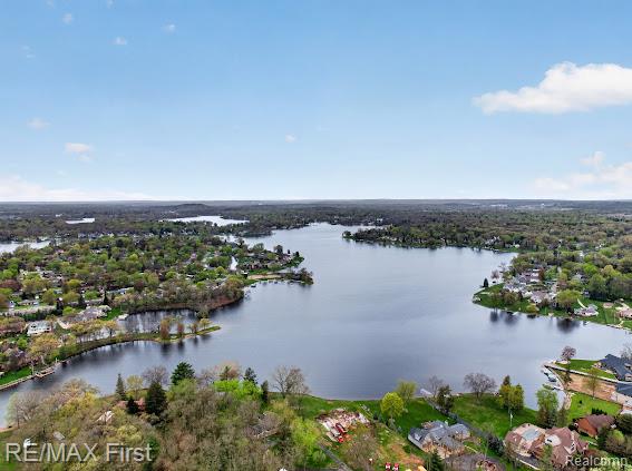 3740 Clintonville Road, Waterford, MI 48329 — Photo 9