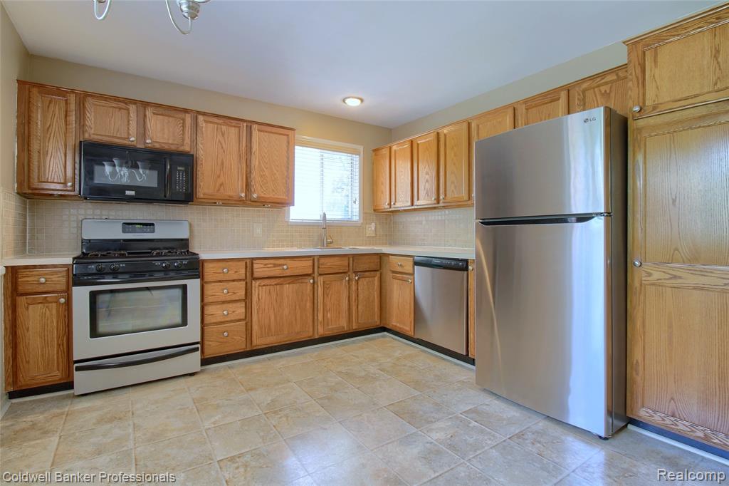 41928 River Oaks, Plymouth, MI 48170 — Photo 8