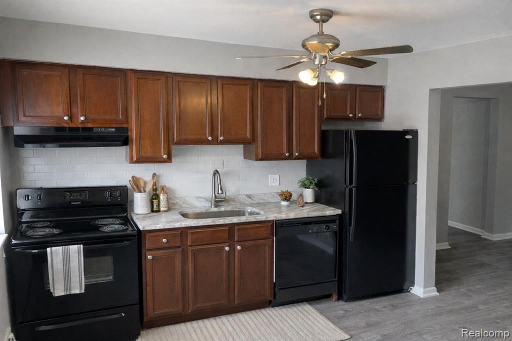 629 W Maple Road, Clawson, MI — Photo 2