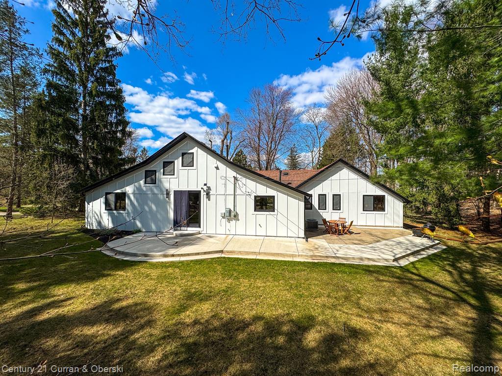 4421 W MAPLE Road, Bloomfield Hills, MI 48301 — Photo 32