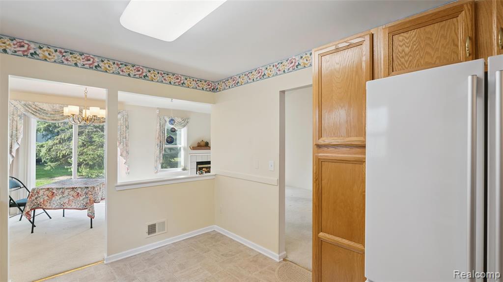 2096 Maplehurst Drive, Commerce Twp, MI 48390 — Photo 10
