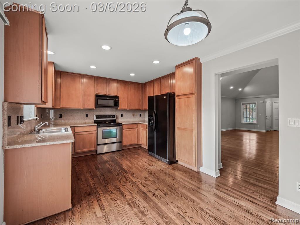 508 JAMES Circle, Royal Oak, MI 48067 — Photo 11