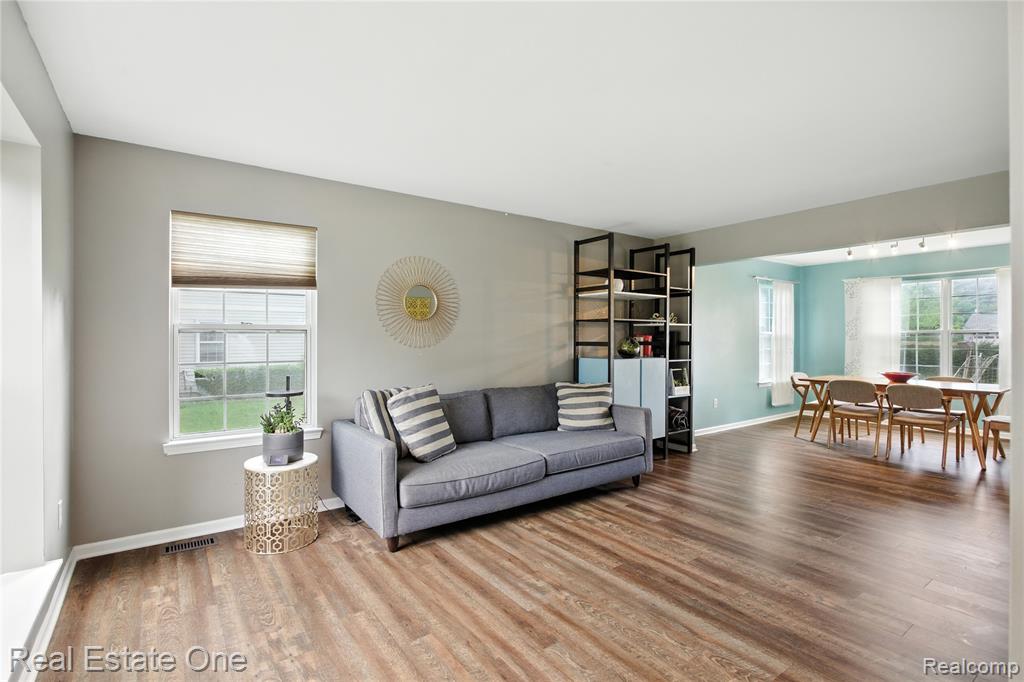 7335 Willow Oak Drive, West Bloomfield, MI 48324 — Photo 3